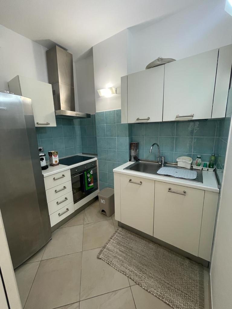 Ashur Apartments Мондело Екстериор снимка