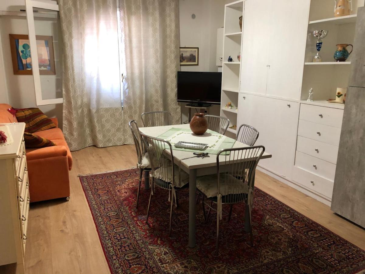 Ashur Apartments Мондело Екстериор снимка